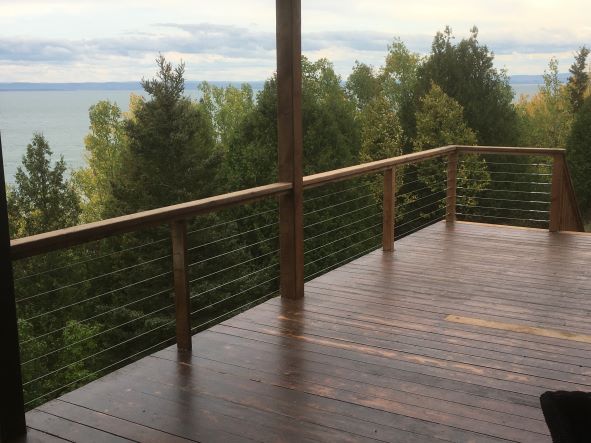 Inspiration for cable railing with timber post - Gauthier De LaPlante